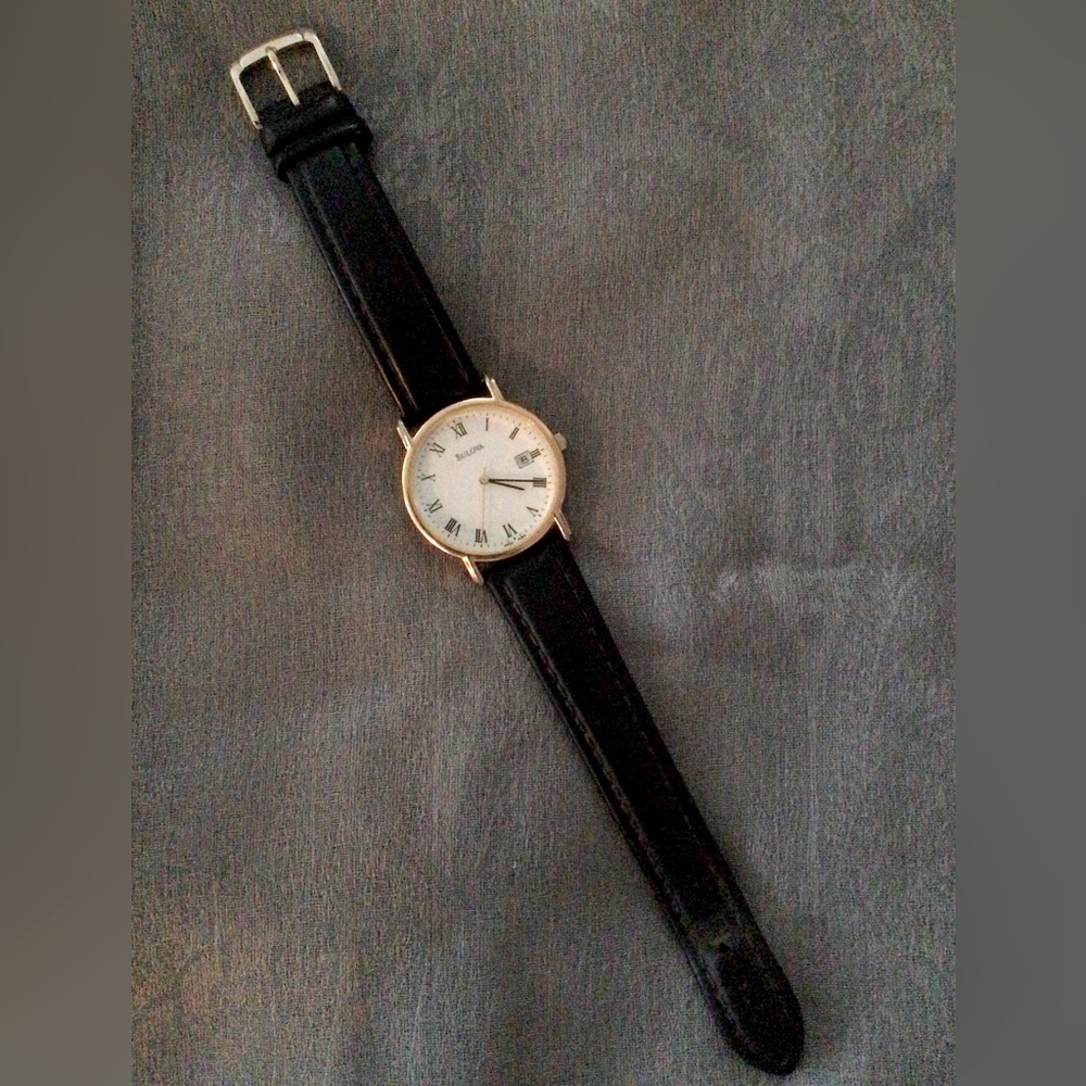 Gents Bulova quartz watch with date - Picture 3 of 5